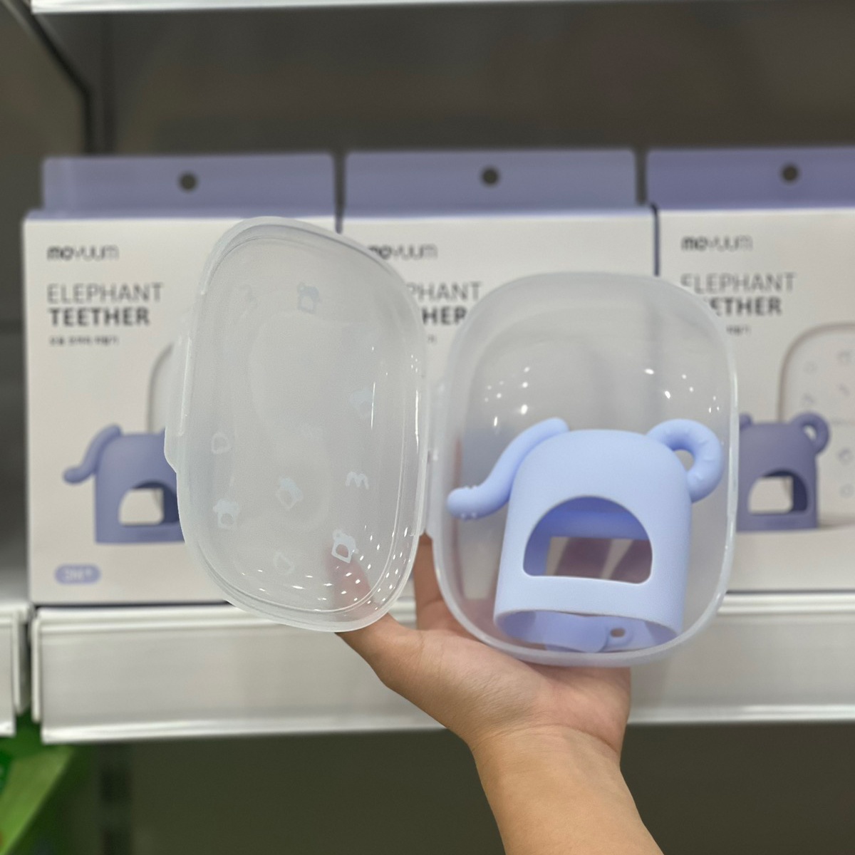 Gặm nướu Moyuum silicone chống mút tay hình voi (Xanh) hình 2