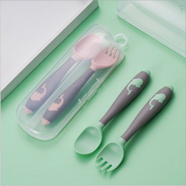 Bộ thìa dĩa cho bé tập ăn AC (Màu ngẫu nhiên) hình 1