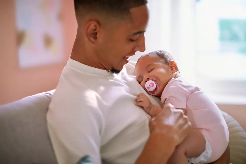 Ty ngậm Philips Avent SCF527/01 cho bé 0-6M - Màu hồng hình 2