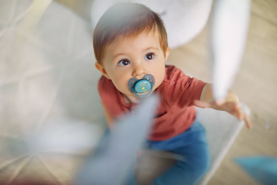 Ty ngậm Philips Avent SCF528/01 cho bé 6-18M - Màu xanh hình 2