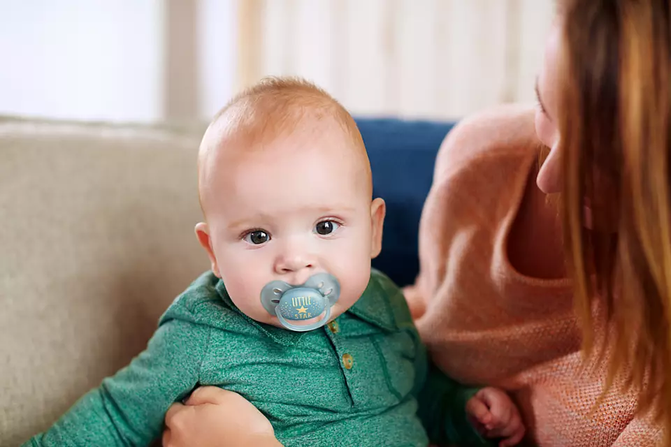 Ty ngậm Philips Avent SCF528/01 cho bé 6-18M - Màu xanh hình 3