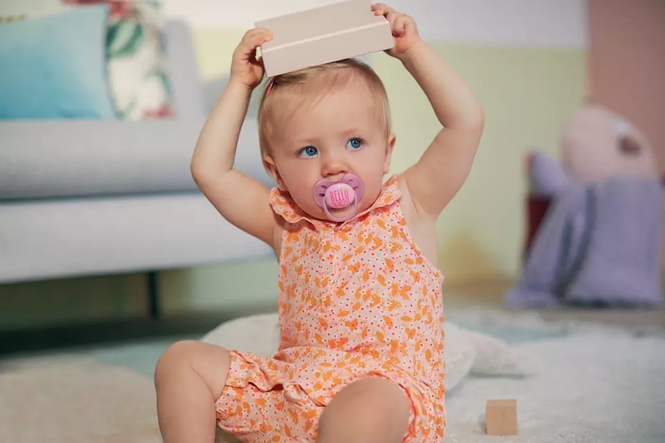 Ty ngậm Philips Avent SCF529/01 cho bé 6-18M - Màu hồng hình 4