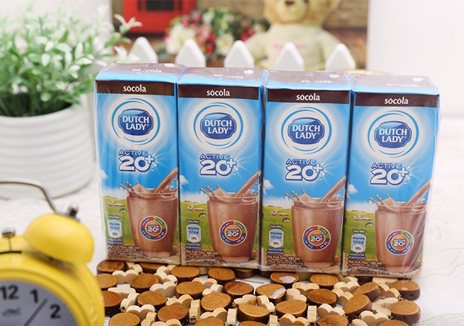 Sữa tươi tiệt trùng vị socola Active 20+ Dutch Lady 180ml hình 1