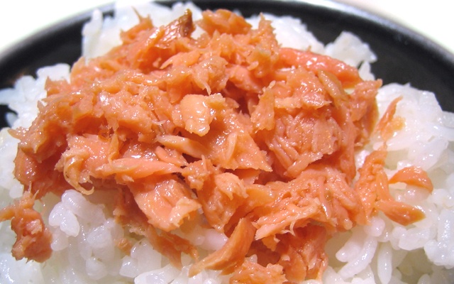 Cặp 2 lọ ruốc cá hồi nướng Nissui 2x50g hình 3