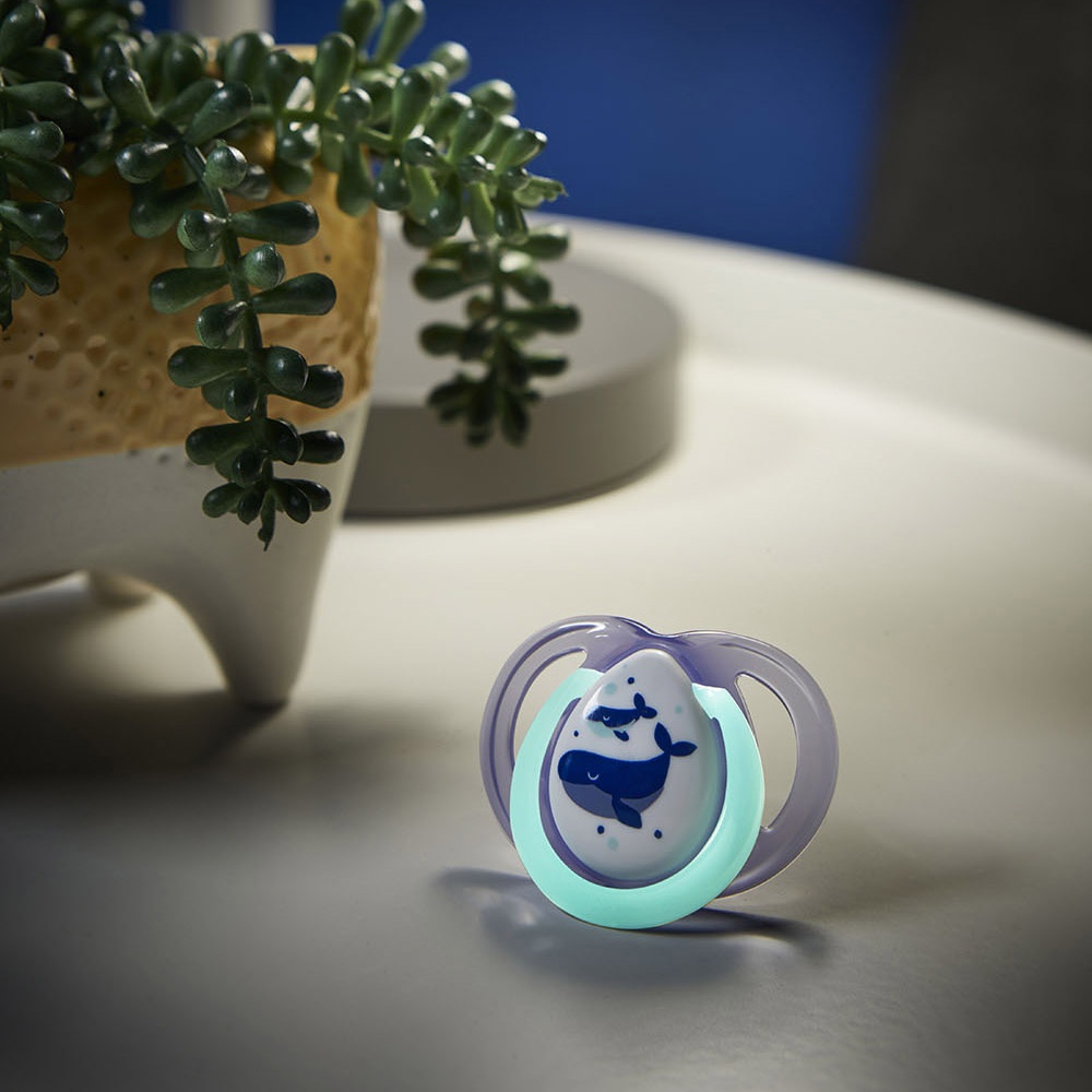 Ti ngậm dạ quang Tommee Tippee 0-6m vỉ đơn hình cá ngựa hình 7