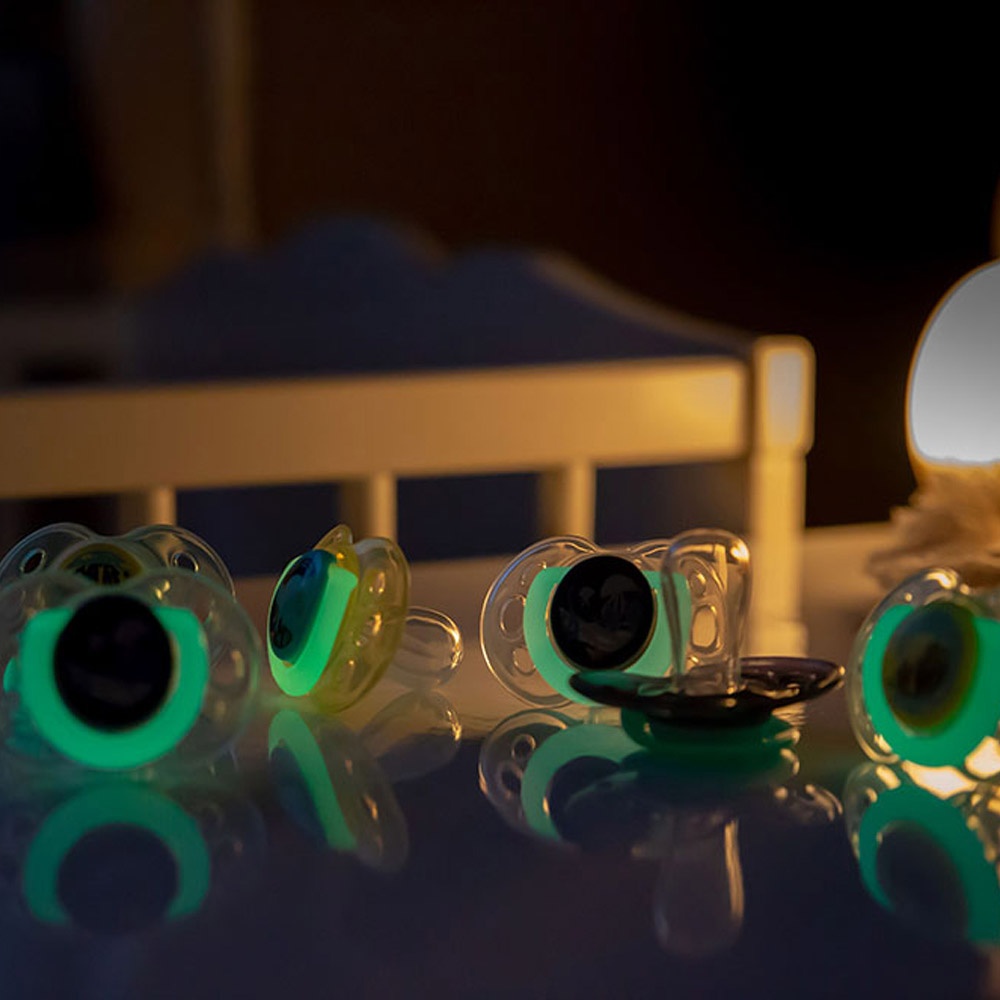 Ti ngậm dạ quang Tommee Tippee 6-18M vỉ đơn hình 7