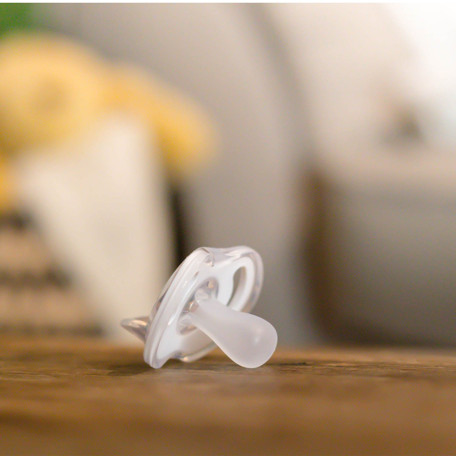 Ty ngậm Tommee Tippee Ultra Light 6-18m vỉ đơn hình 2