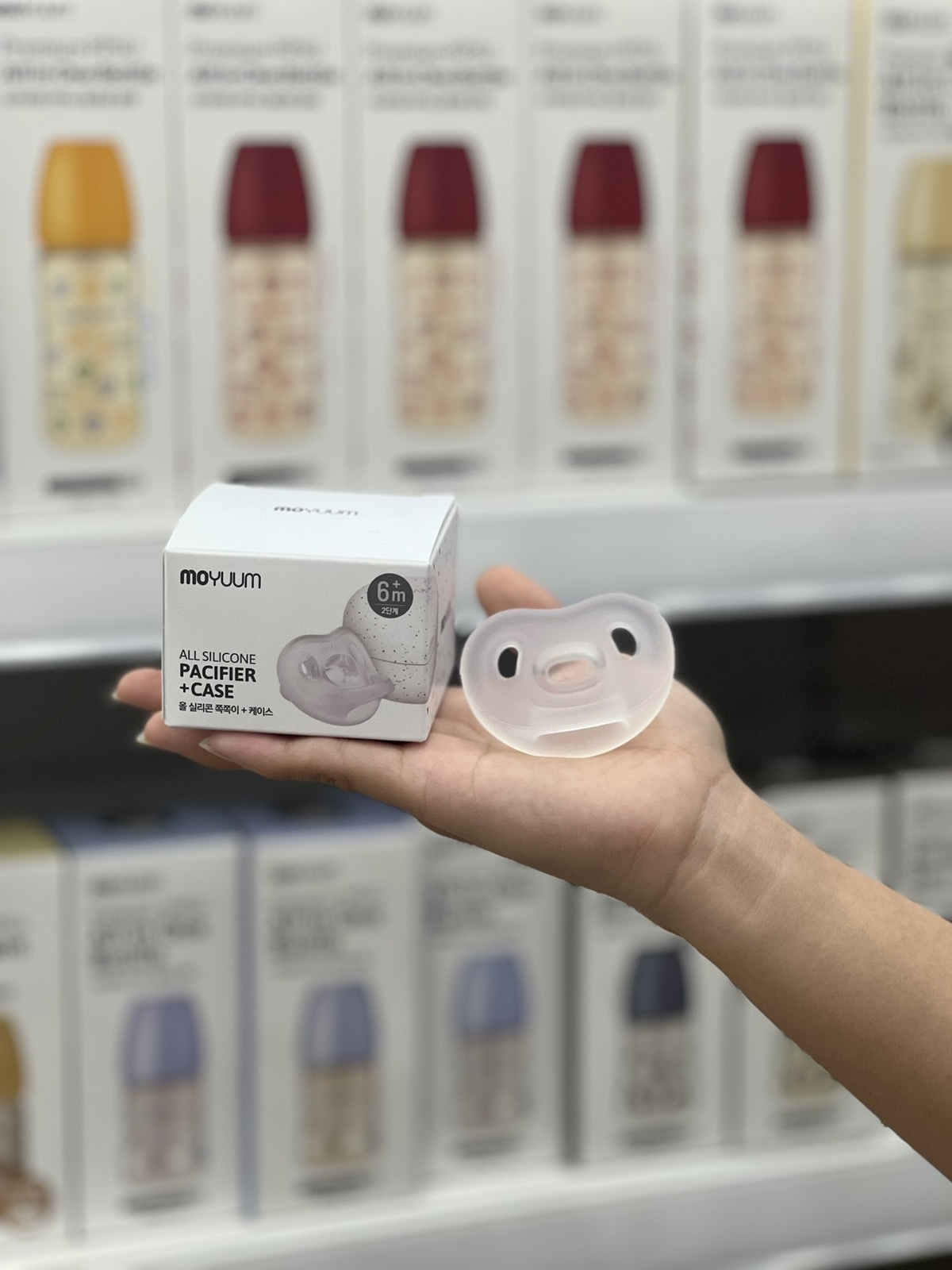 Ty ngậm silicone Moyuum kèm hộp Stage 2 (Trong suốt) hình 4