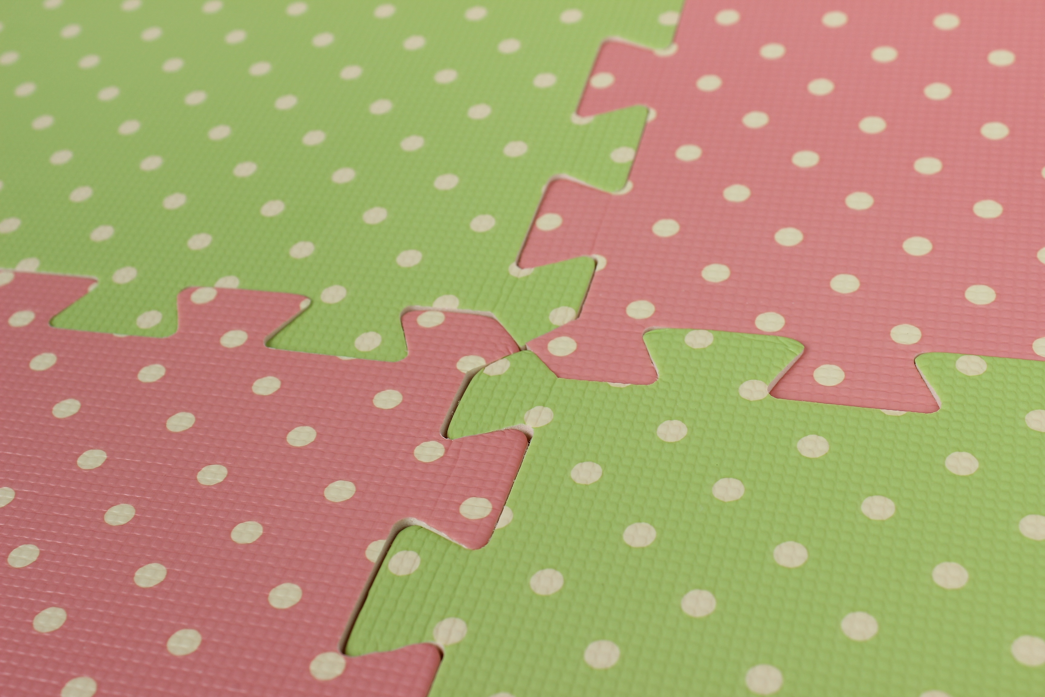 Thảm ghép KIZA Red & Green Dot hình 2