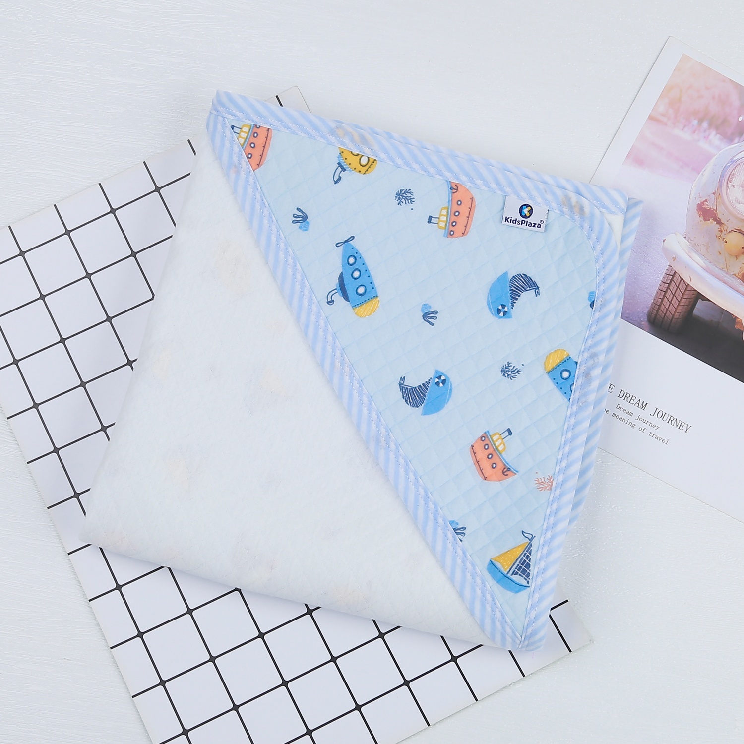Chăn ủ bé trai KidsPlaza xốp bông in hình TM22 (Màu ngẫu nhiên) hình 1