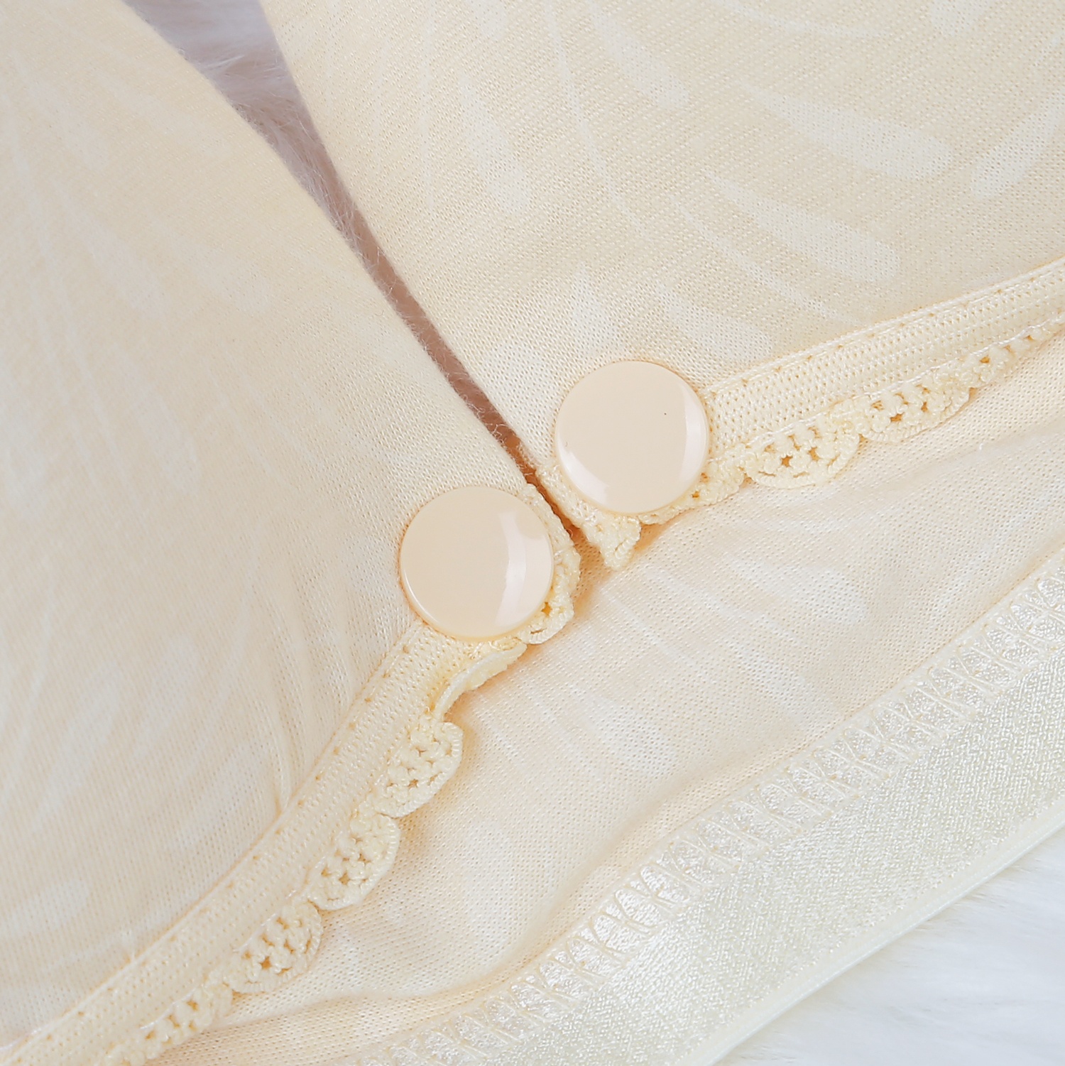 Áo lót có đệm khuy bấm 677 AC22 (Vàng) hình 3