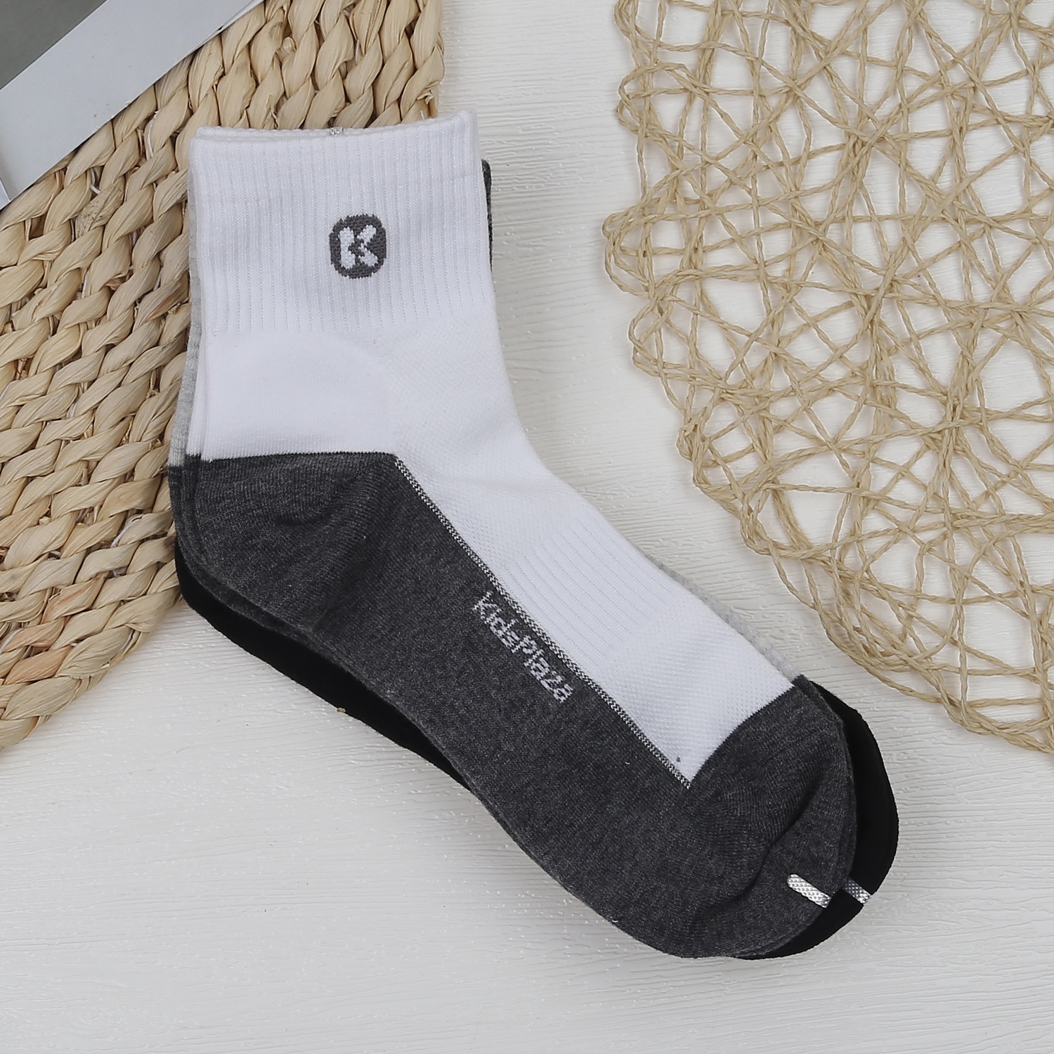 Set 3 tất nam KidsPlaza chữ K DK23D (Đen-ghi-trắng)