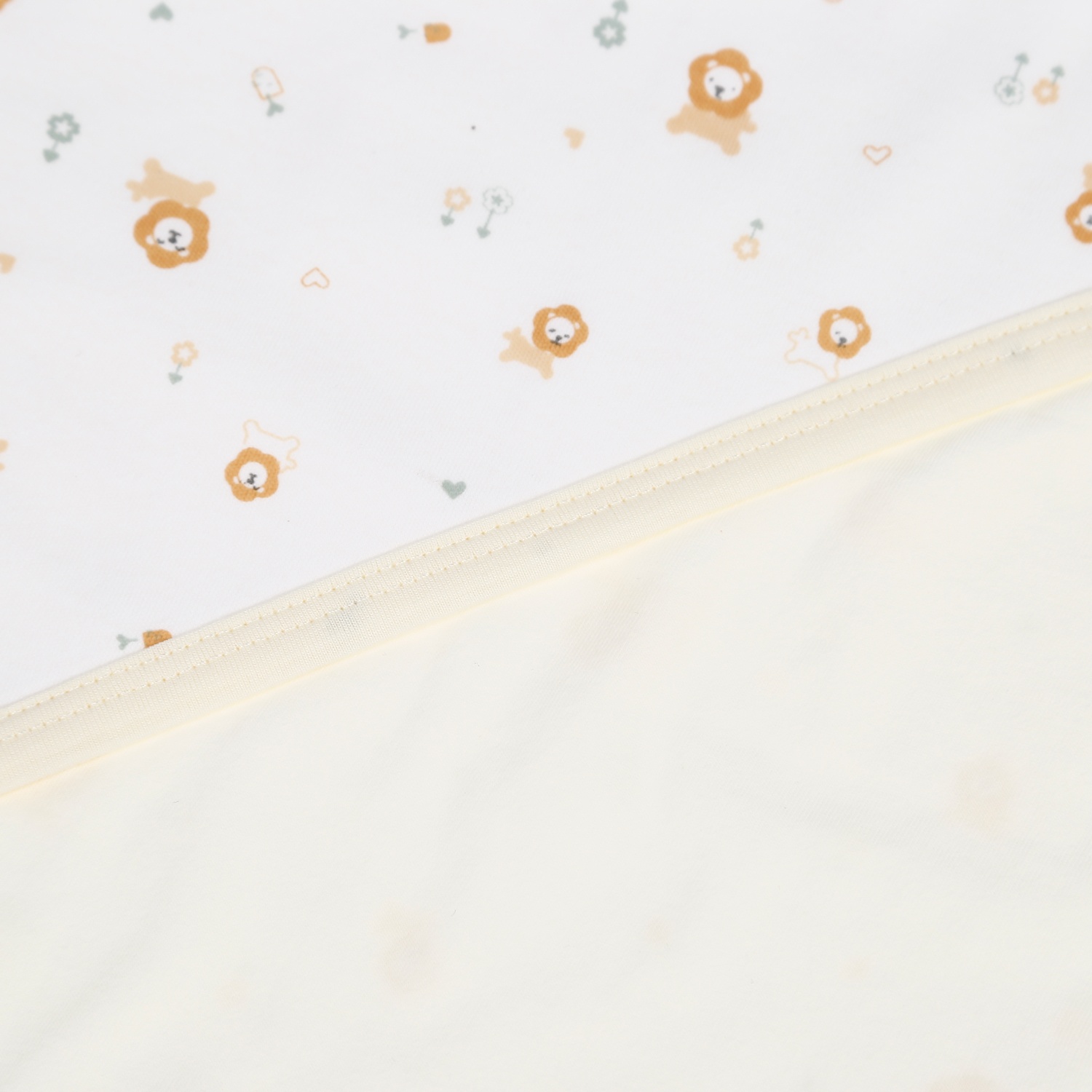 Chăn ủ có mũ in hình họa tiết KidsPlaza 2 lớp BA21 (Trắng-Vàng) hình 3