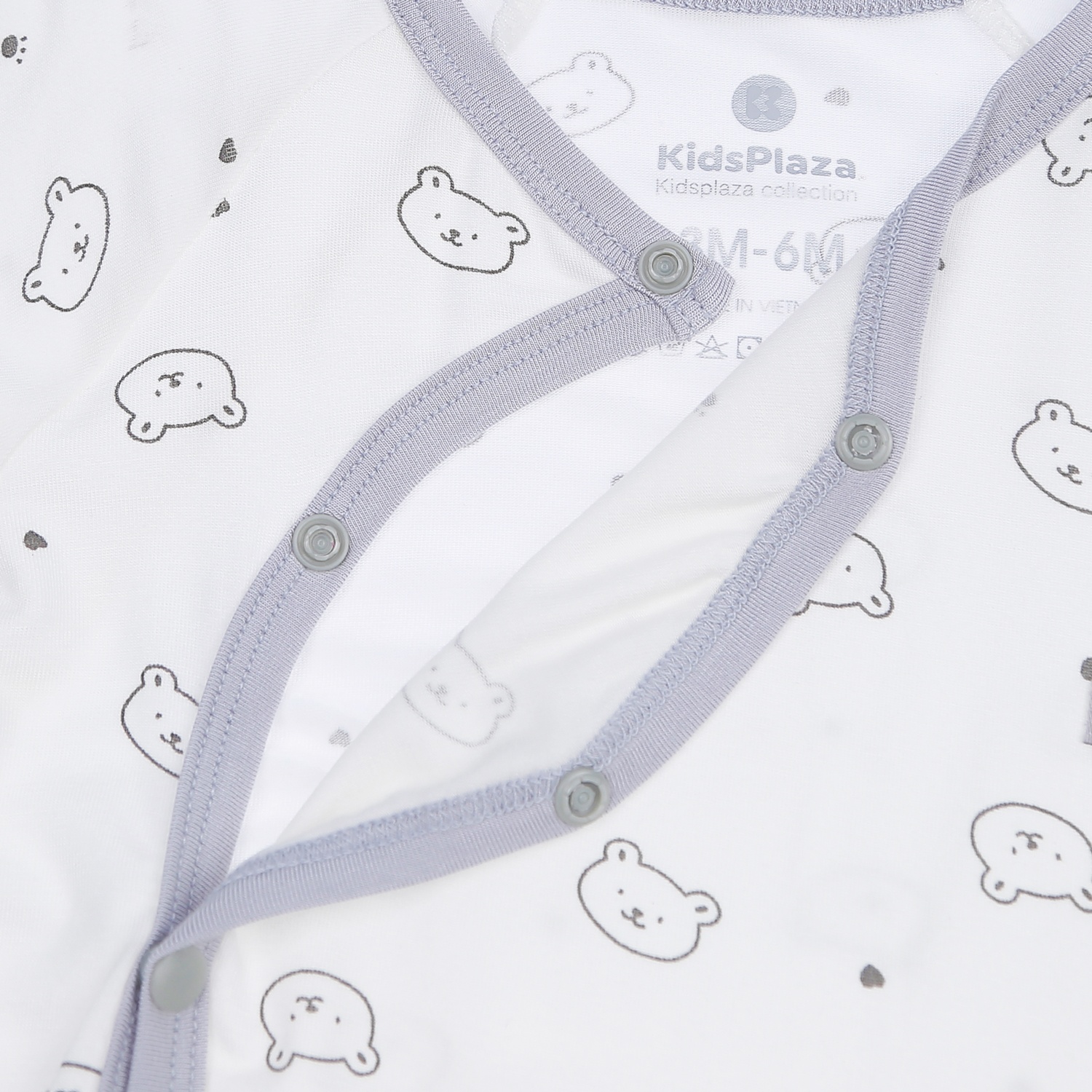 Bộ quần áo cài chéo dài tay KidsPlaza in hình gấu M21T (Trắng Ghi) hình 3