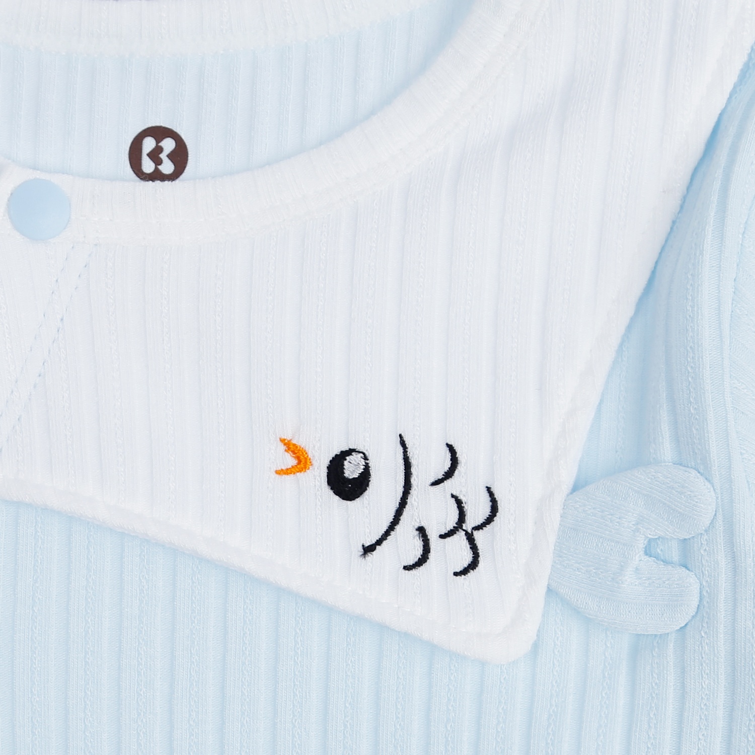 Body sơ sinh dài tay KidsPlaza yếm thêu hình cá HN21T (Xanh) hình 3