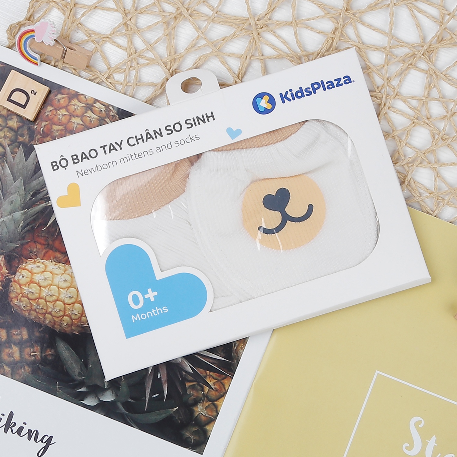 Set bao tay bao chân sơ sinh kẻ tăm KidsPlaza ND22T ( Trắng be) hình 1