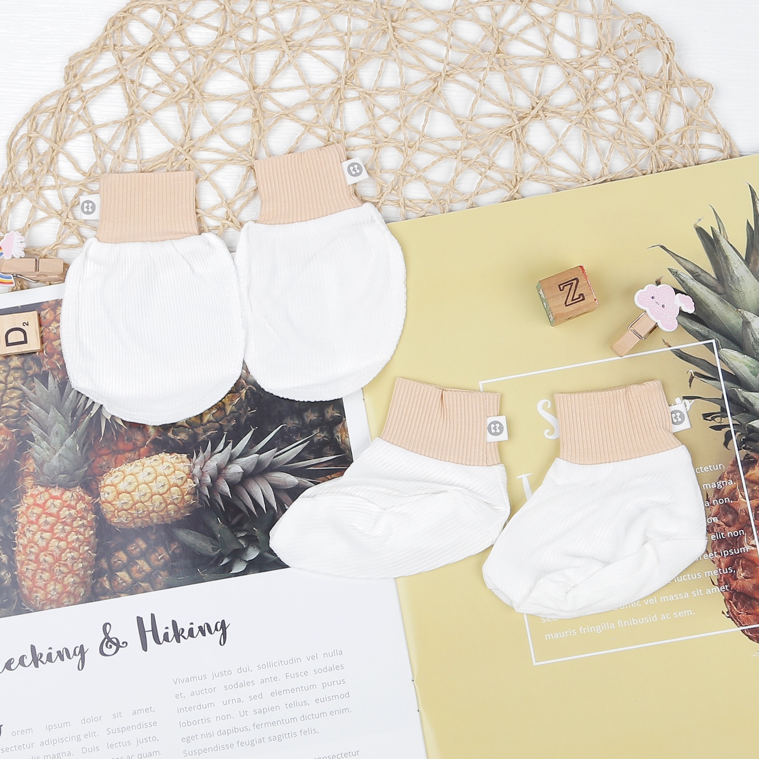 Set bao tay chân kẻ tăm KidsPlaza ND22T (Trắng be) hình 2