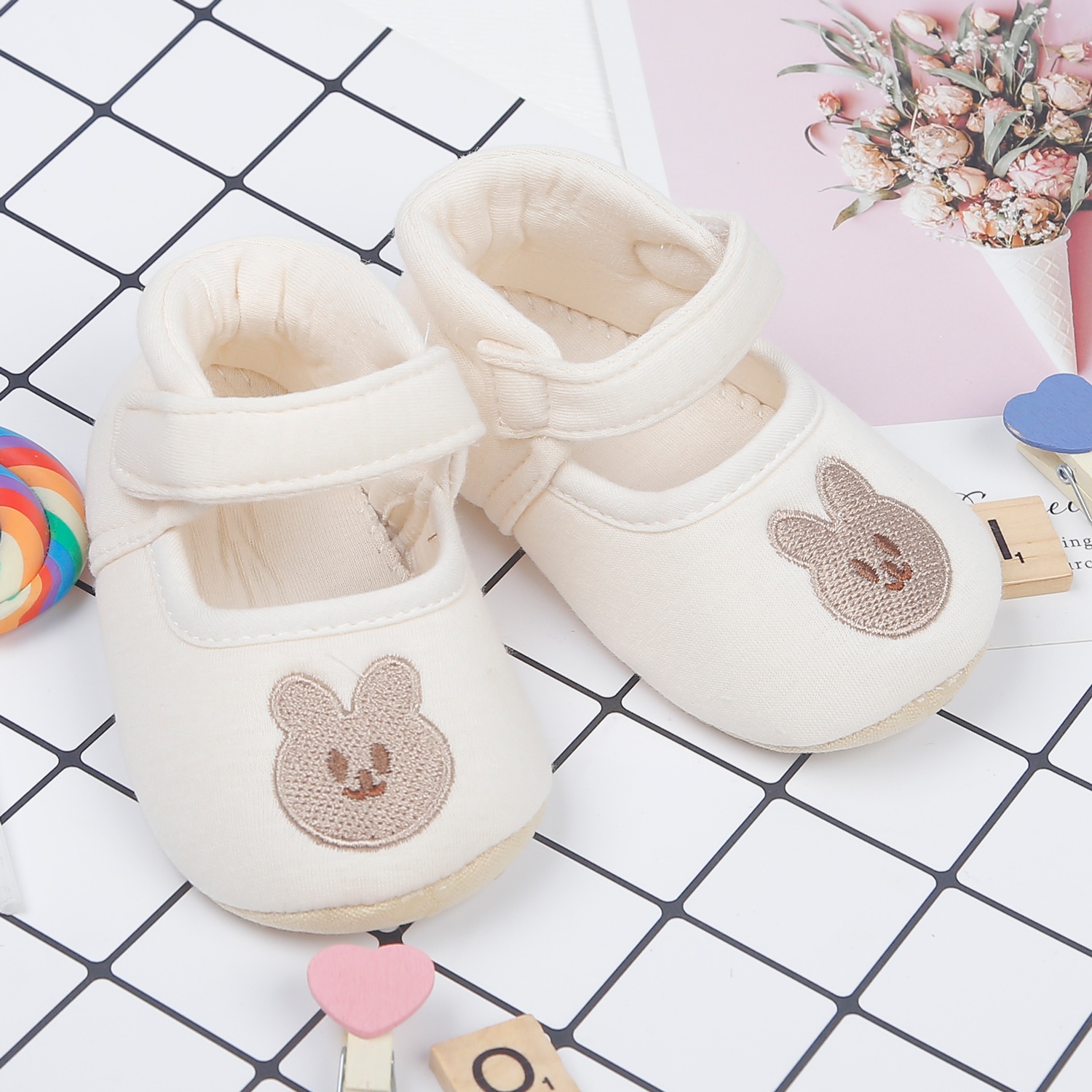 Giày tập đi cho bé thêu thỏ AC22 (Be) hình 1