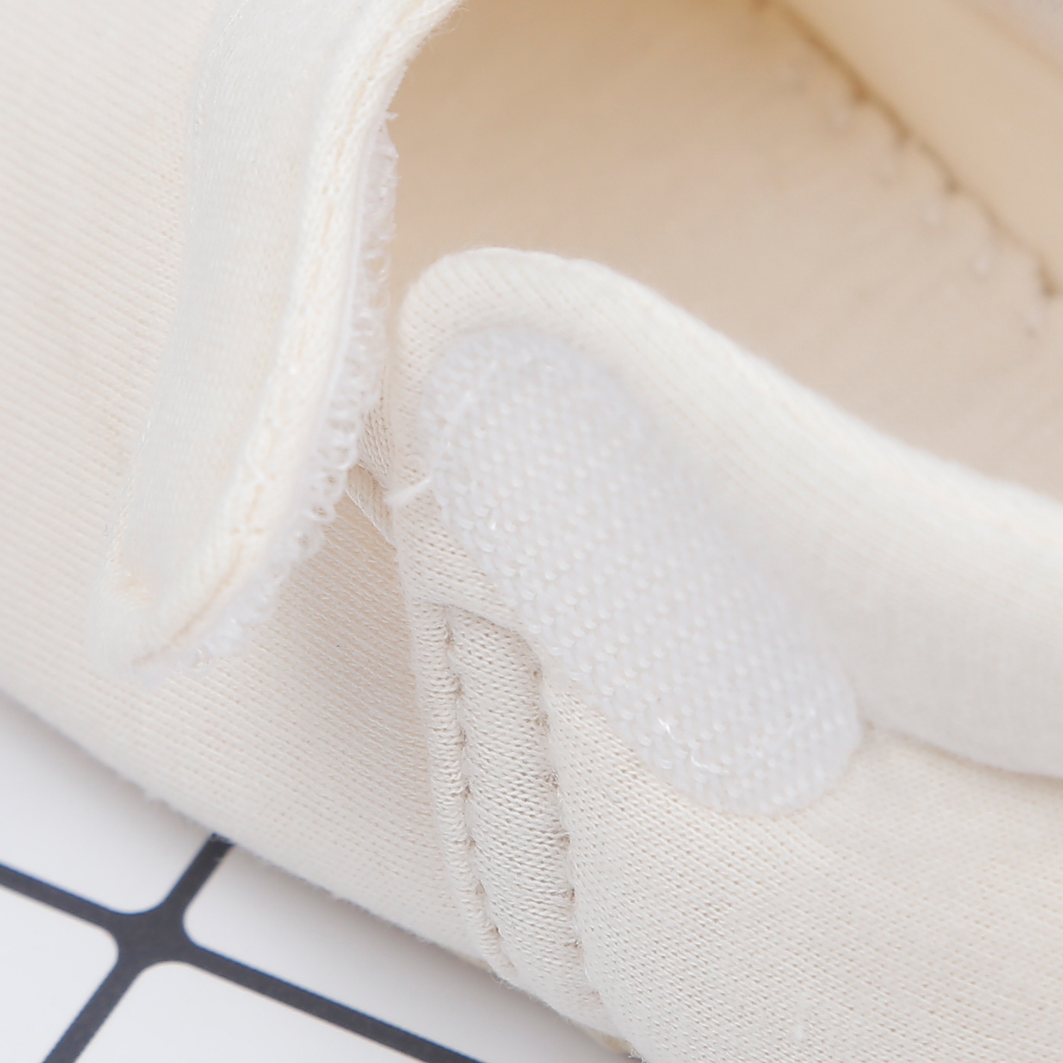 Giày tập đi cho bé thêu thỏ AC22 (Be) hình 4