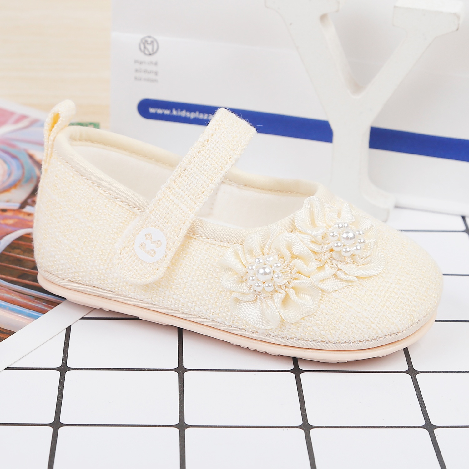 Giày tập đi KidsPlaza 22K-S1 đính hoa (Be) hình 2