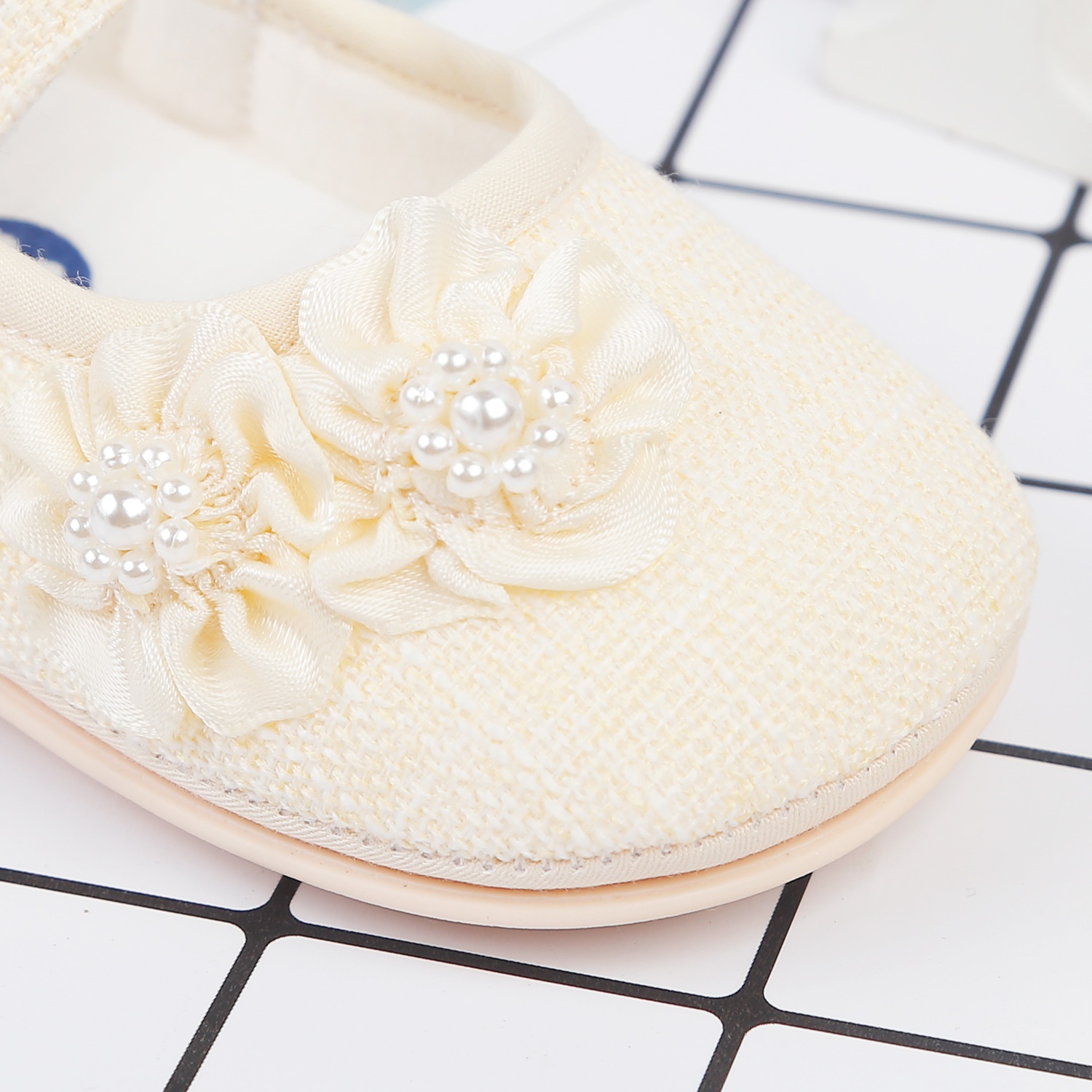 Giày tập đi KidsPlaza 22K-S1 đính hoa (Be) hình 3