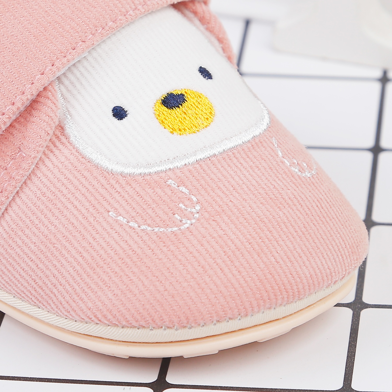 Giày tập đi KidsPlaza 22K-S4 hình gấu (Hồng) hình 3