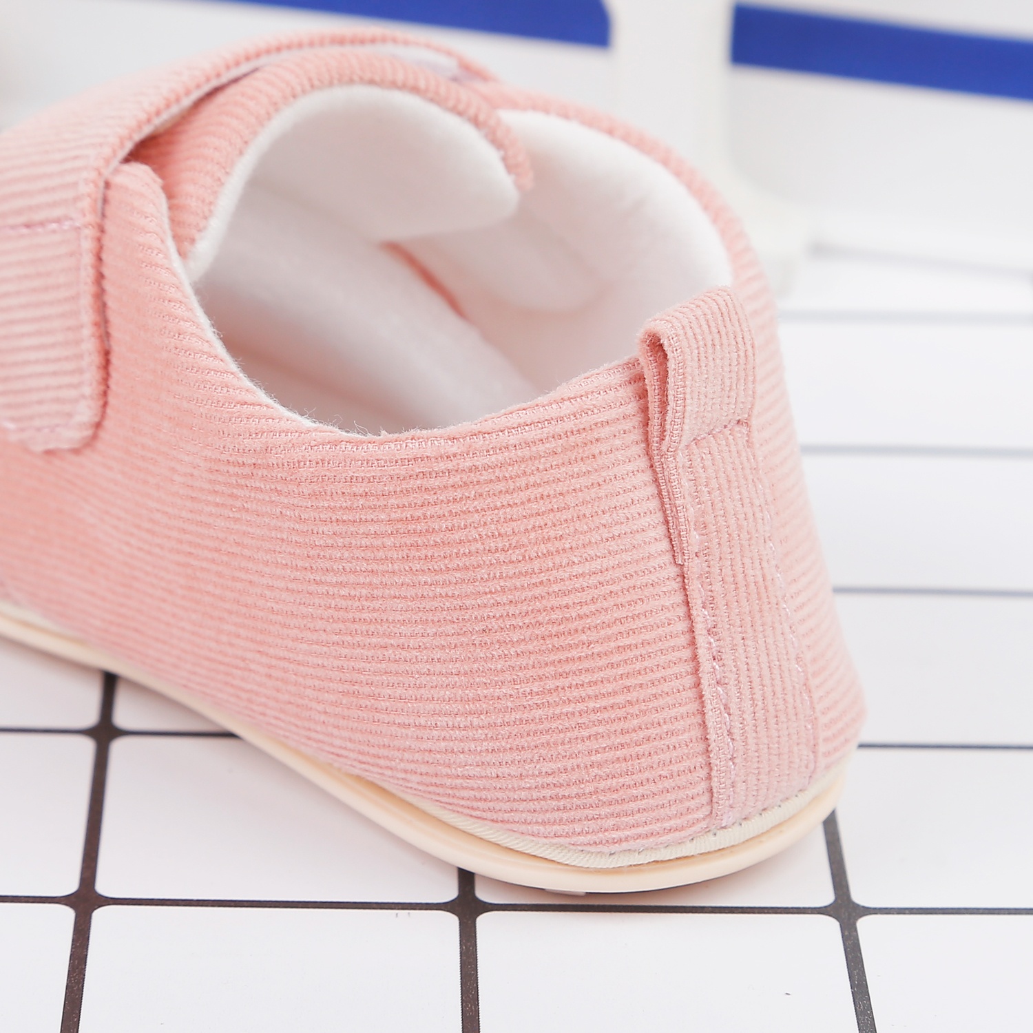 Giày tập đi KidsPlaza 22K-S4 hình gấu (Hồng) hình 4