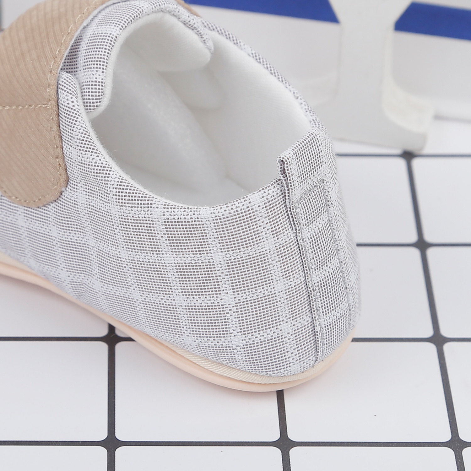 Giày tập đi KidsPlaza 22K-S5 thêu mèo (Ghi) hình 4