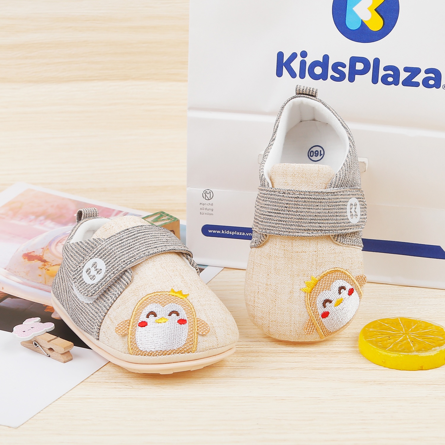 Giày tập đi KidsPlaza 22K-S6 hình Penguin (Be) hình 1