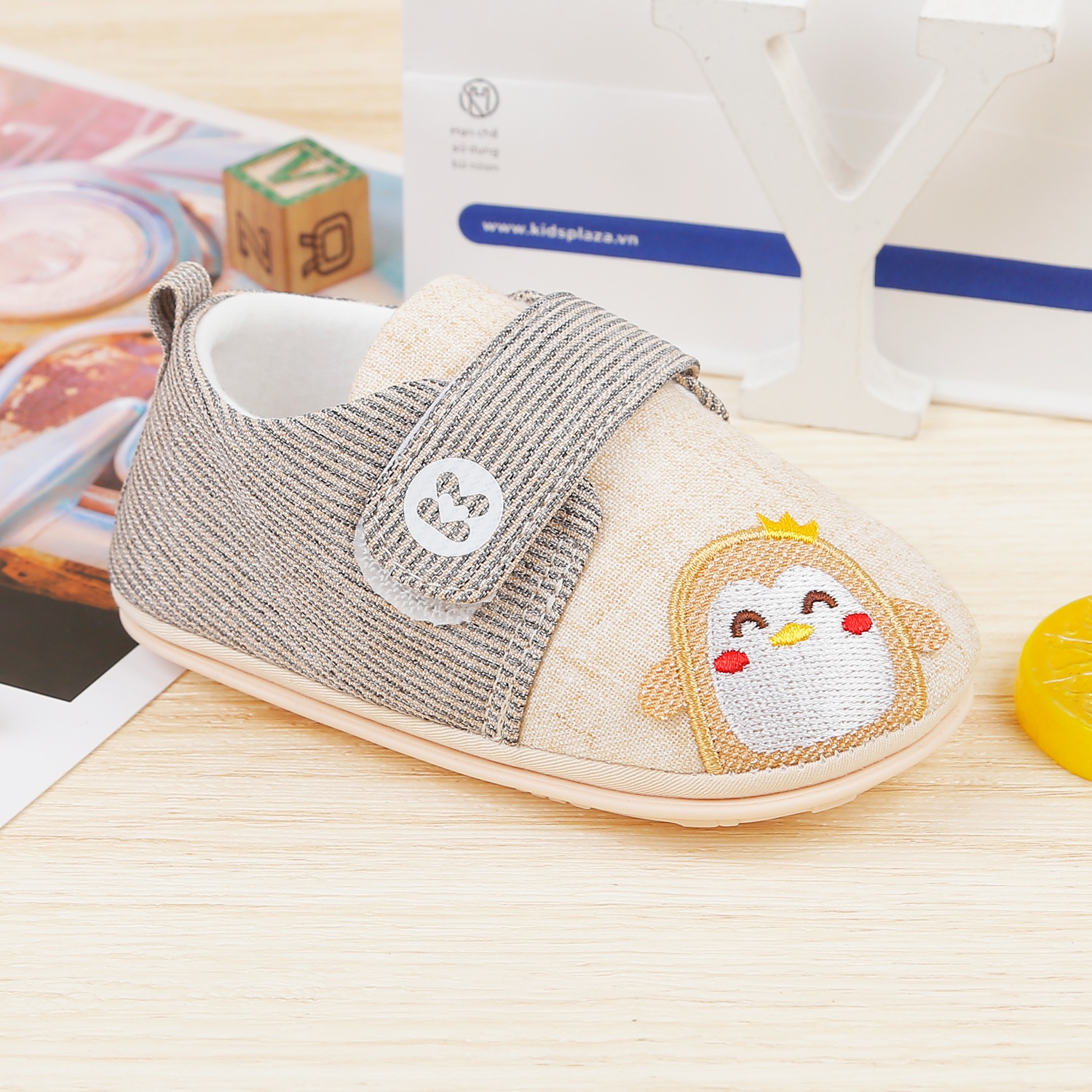 Giày tập đi KidsPlaza 22K-S6 hình Penguin (Be) hình 2