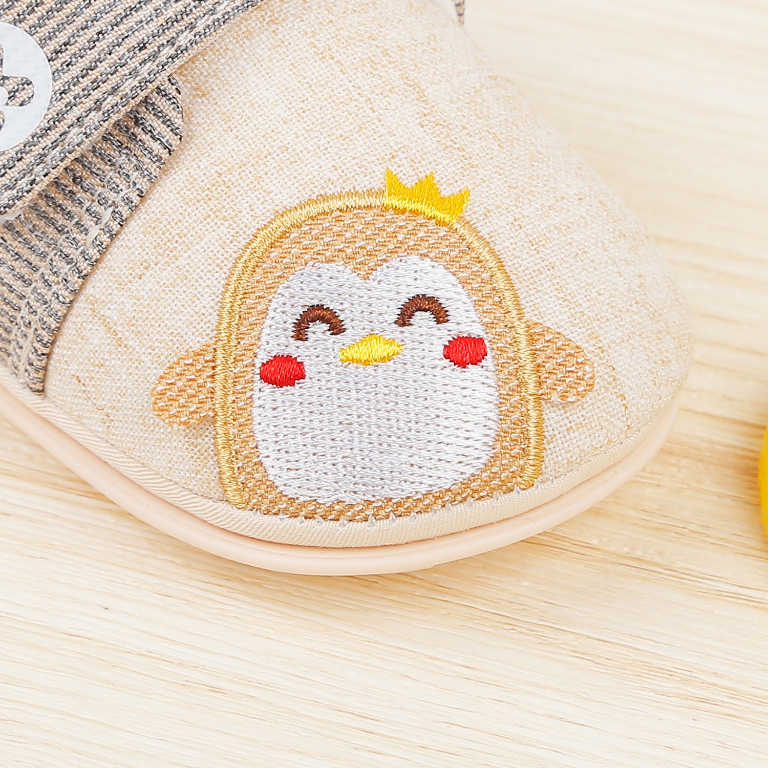 Giày tập đi KidsPlaza 22K-S6 hình Penguin (Be) hình 3