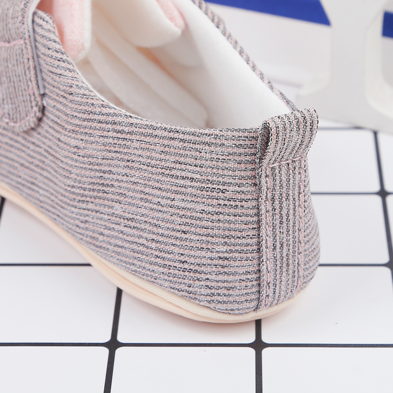 Giày tập đi KidsPlaza 22K-S6 hình Penguin (Hồng) hình 4