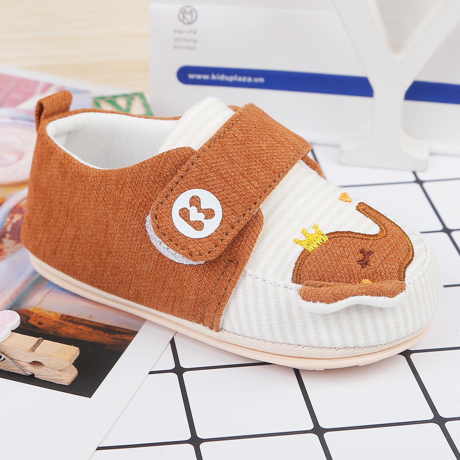 Giày tập đi KidsPlaza 22K-S7 thêu voi (Nâu) hình 2