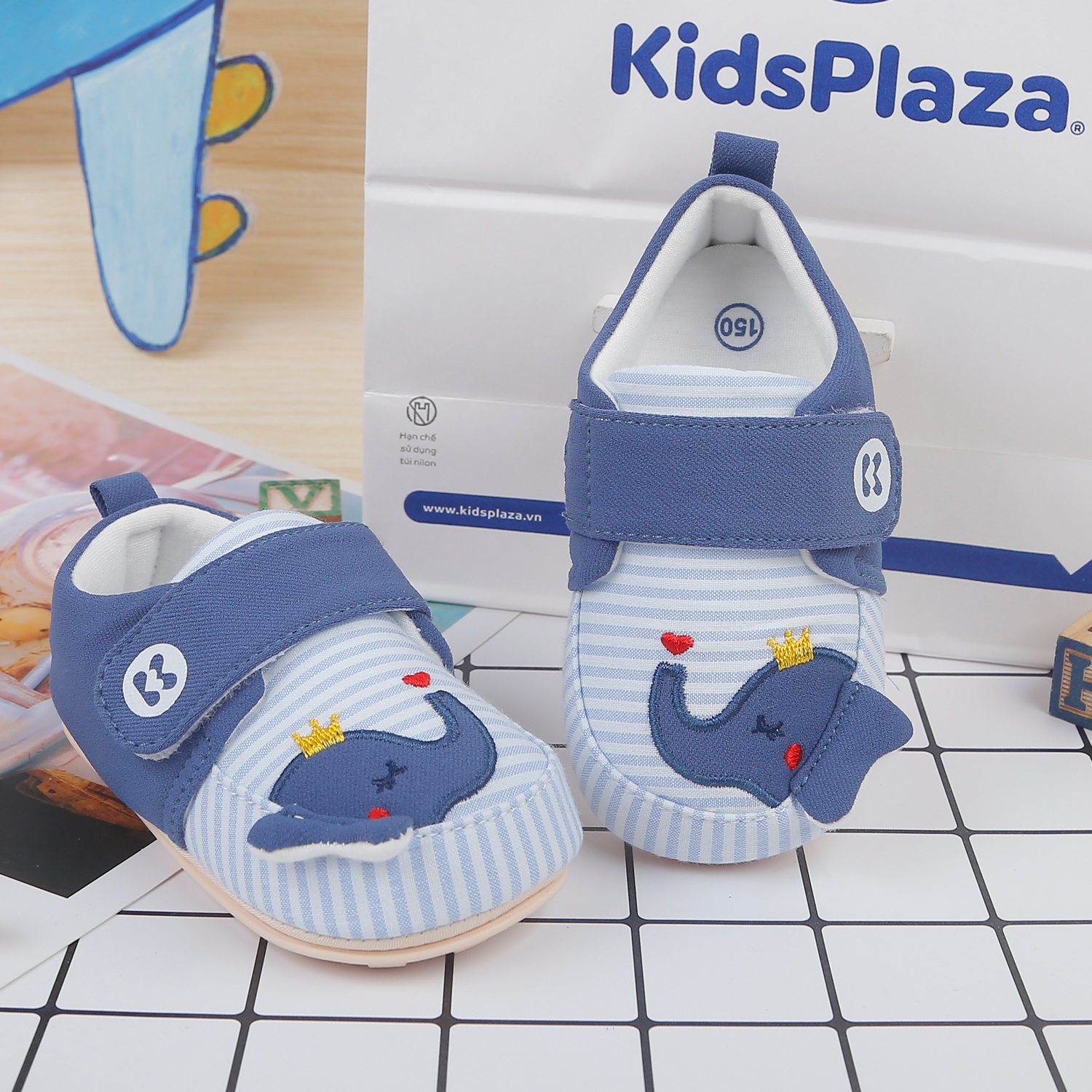 Giày tập đi KidsPlaza 22K-S7 thêu voi (Xanh) hình 1