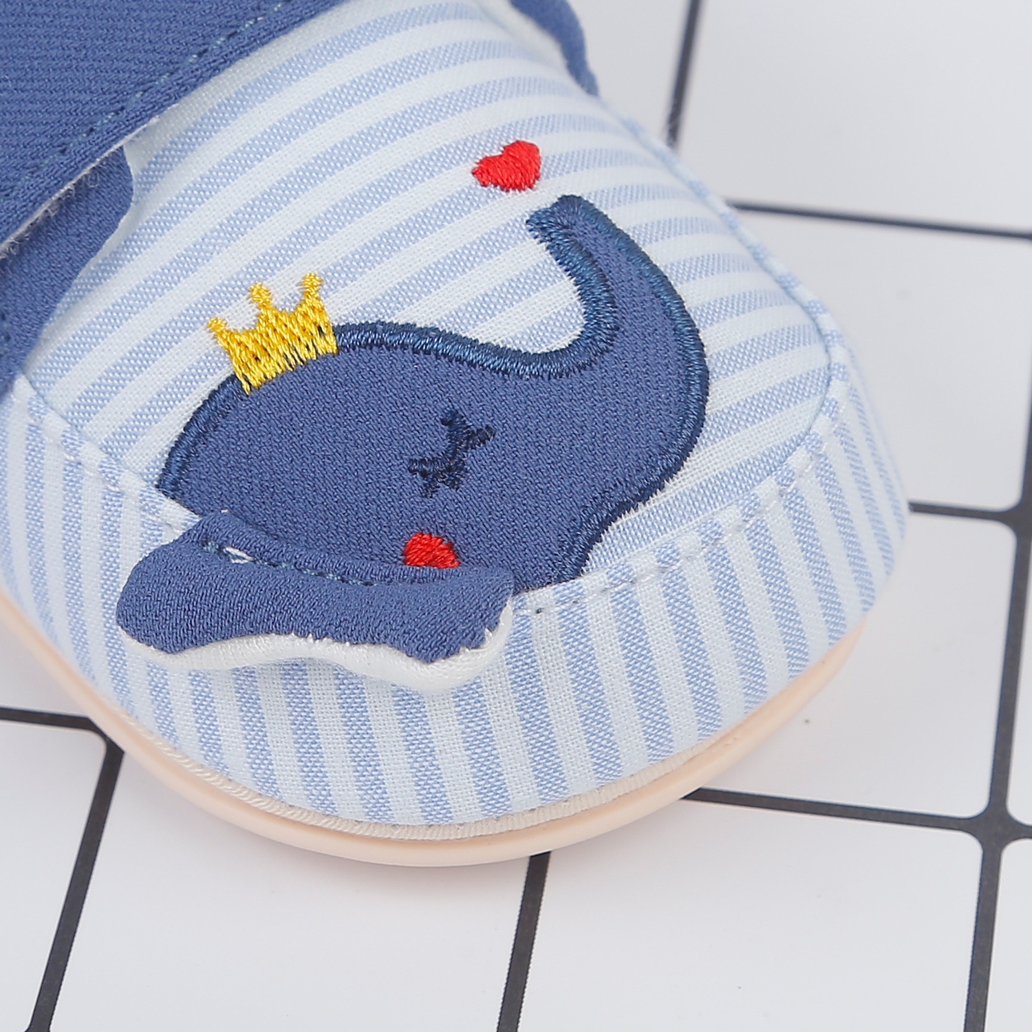 Giày tập đi KidsPlaza 22K-S7 thêu voi (Xanh) hình 3