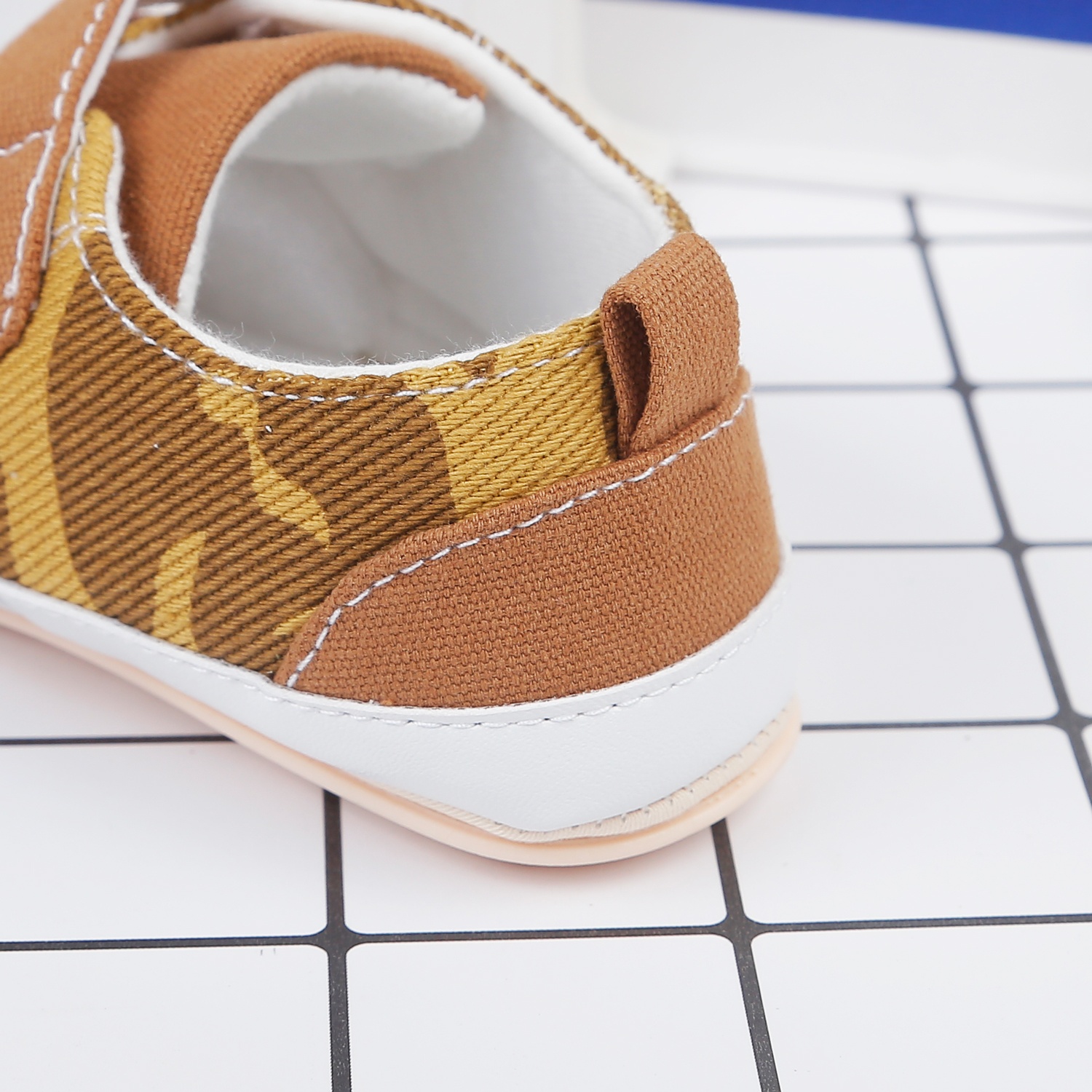 Giày tập đi KidsPlaza basic 22K-S3 (Nâu) hình 4