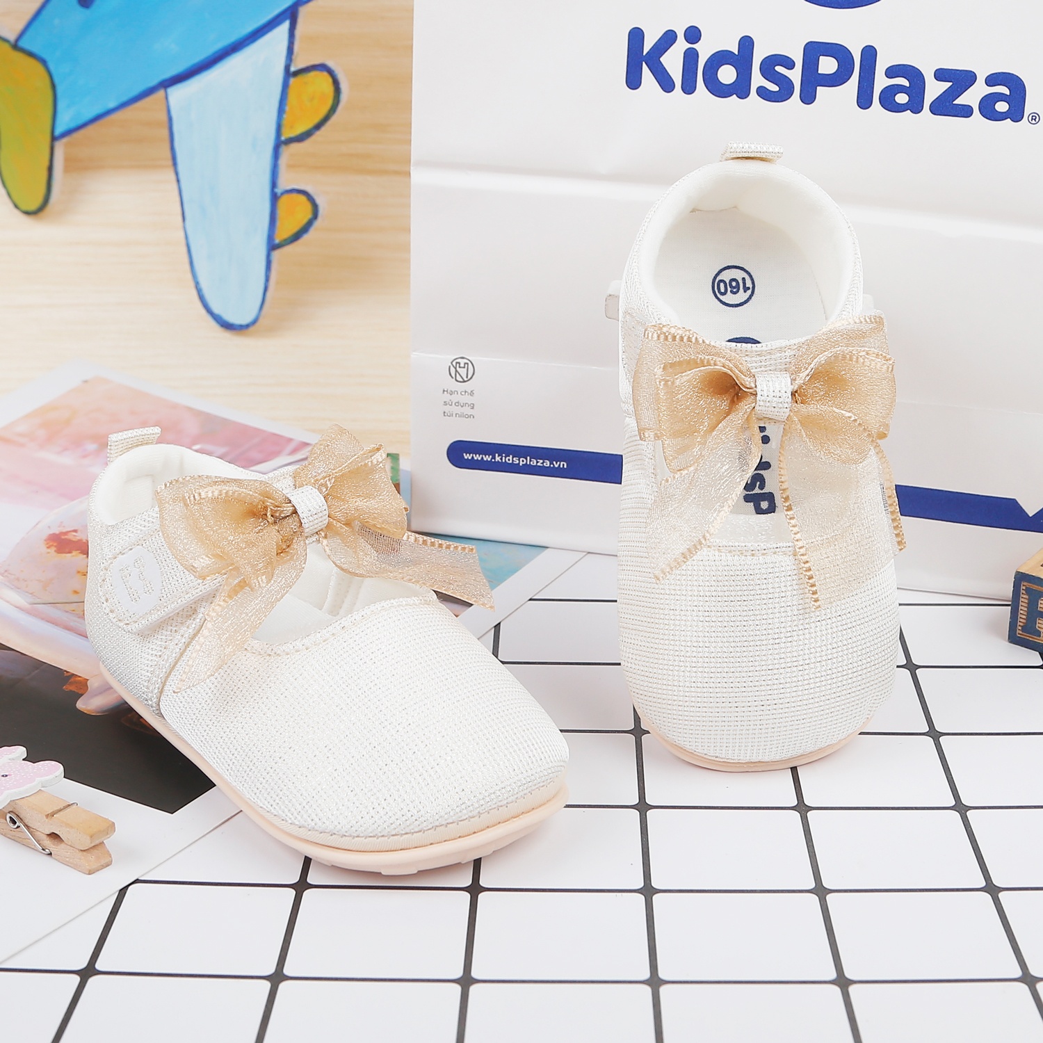 Giày tập đi KidsPlaza 22K-S2 đính nơ be  hình 1