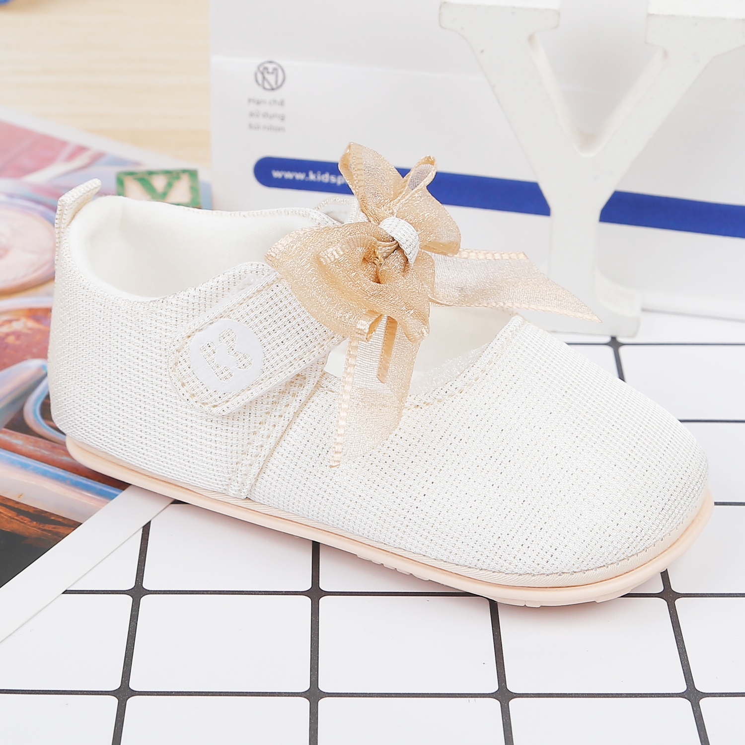 Giày tập đi KidsPlaza 22K-S2 đính nơ be  hình 2