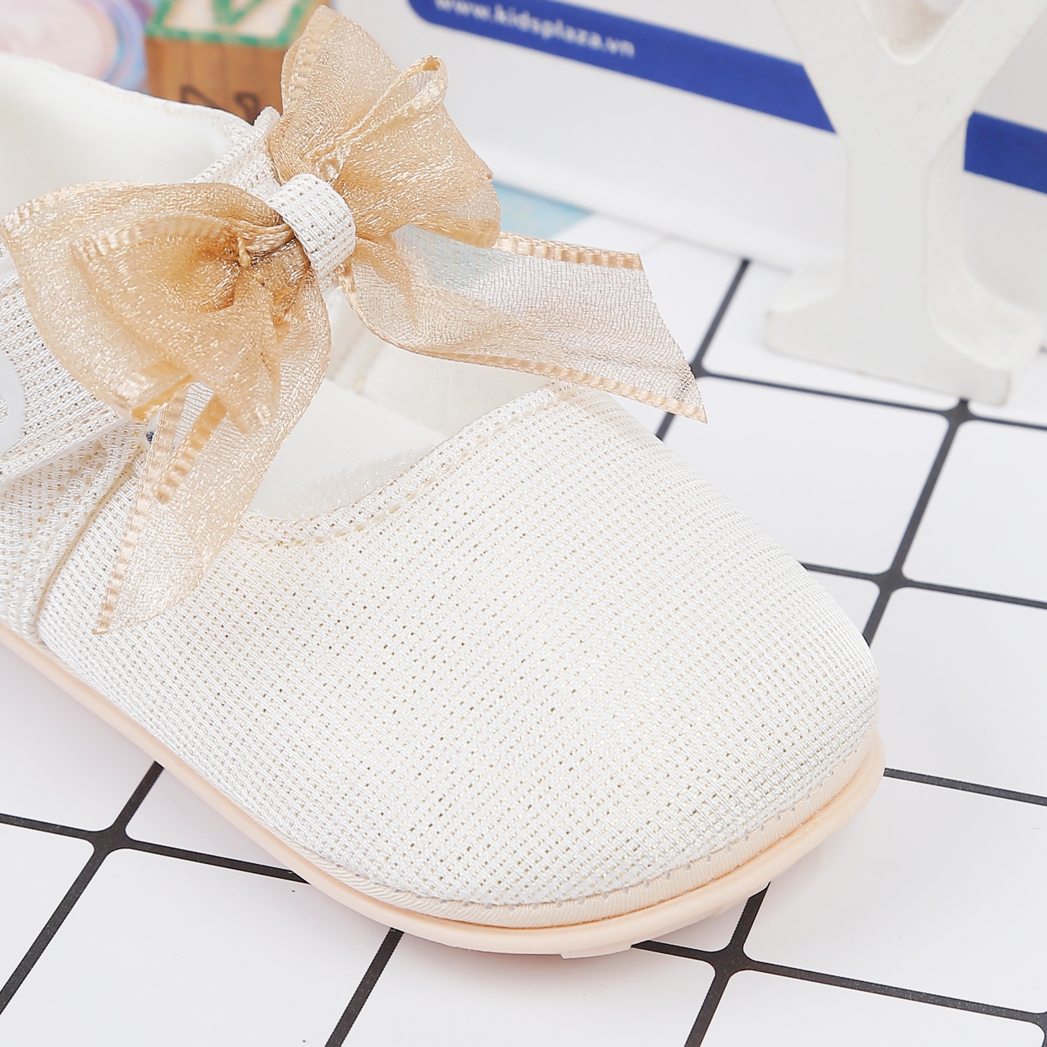 Giày tập đi KidsPlaza 22K-S2 đính nơ be  hình 3