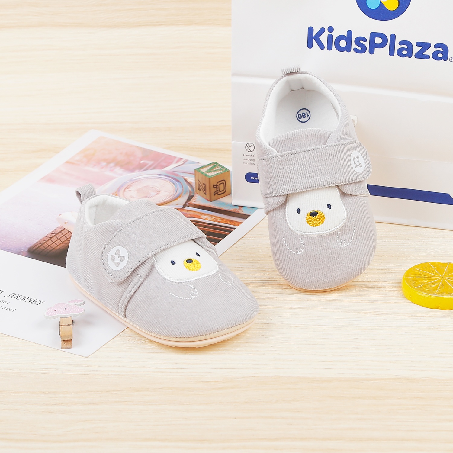 Giày tập đi KidsPlaza thêu gấu 22K-S4 (Ghi) hình 1