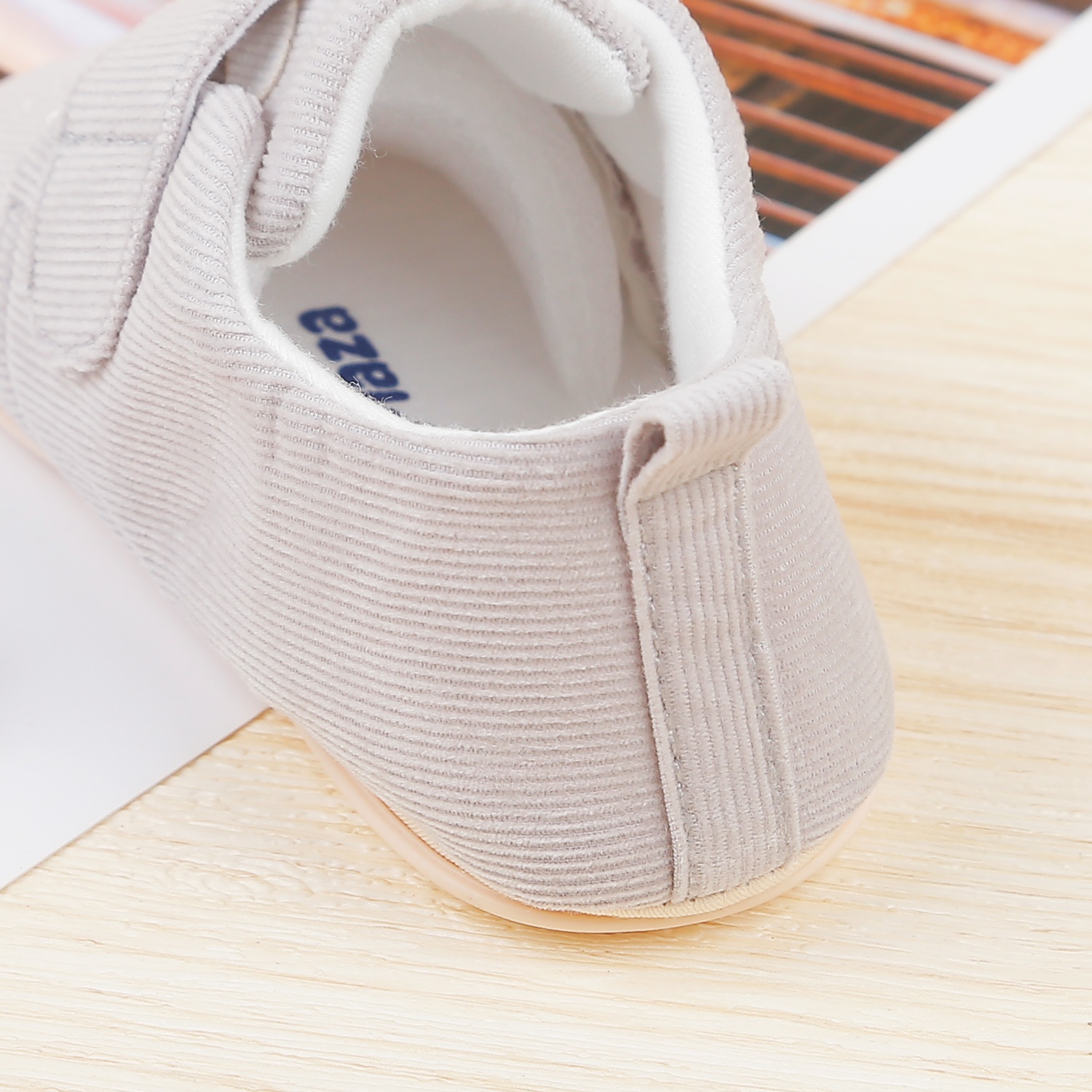 Giày tập đi KidsPlaza thêu gấu 22K-S4 (Ghi) hình 4