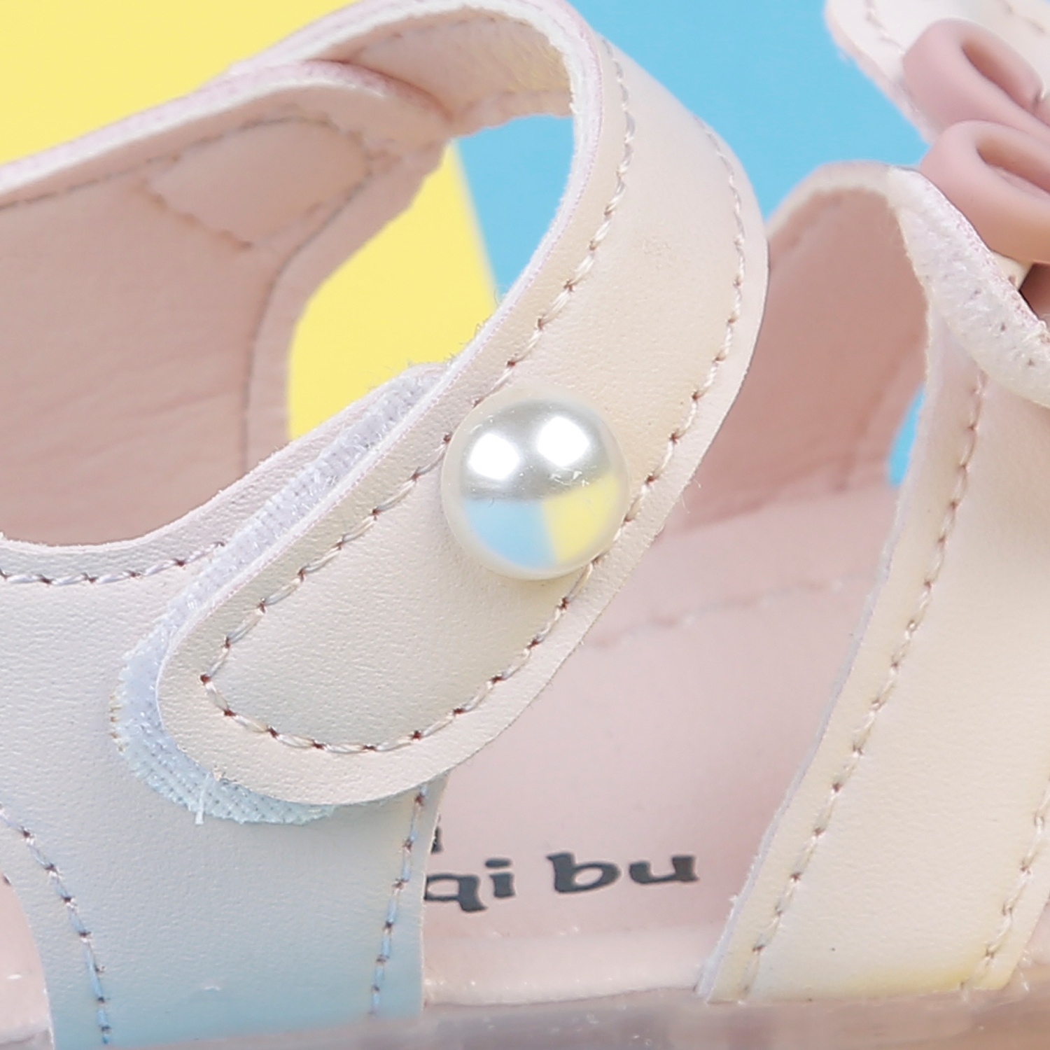 Sandal bé gái đính tai thỏ AC22H hồng  hình 3