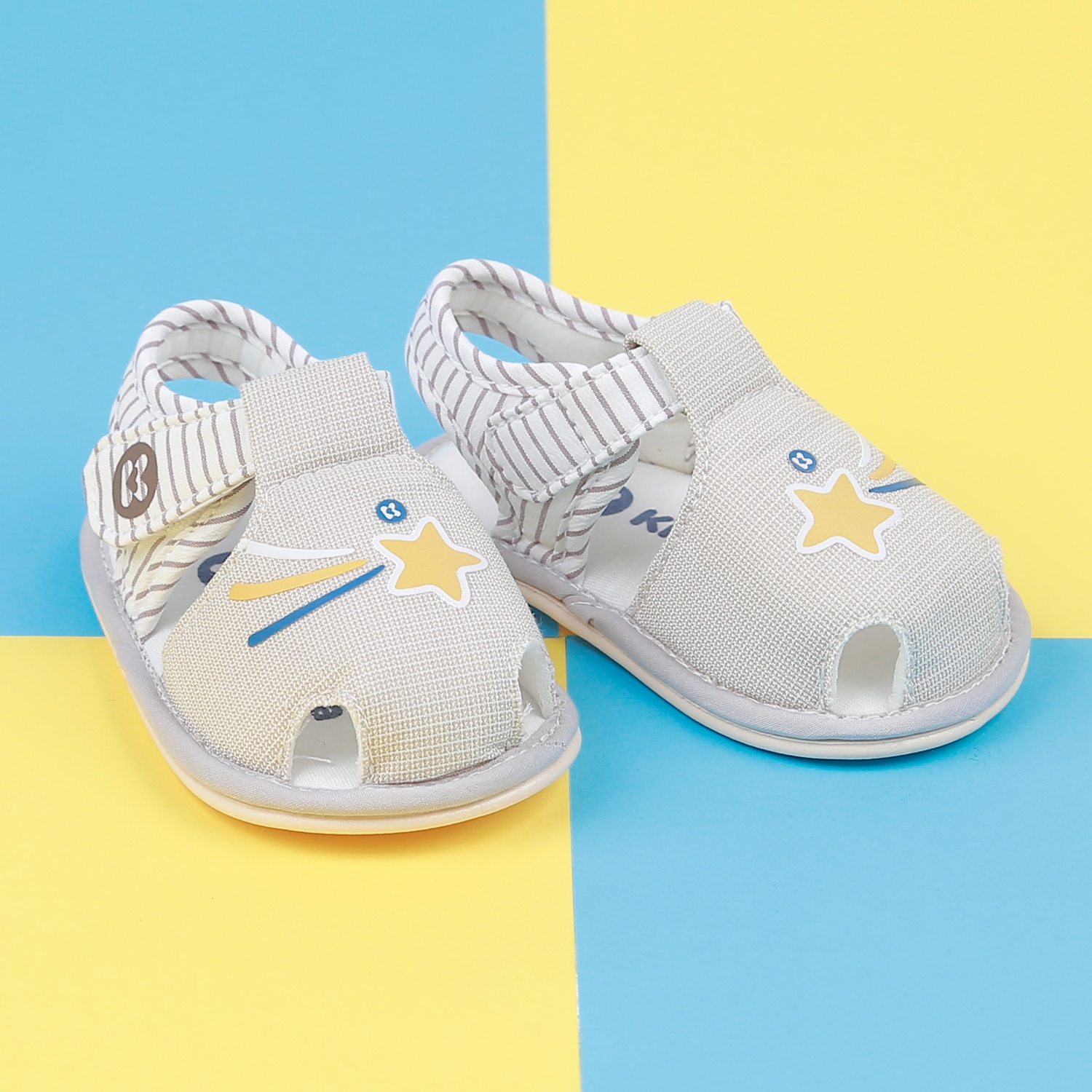 Dép sandal tập đi KidsPlaza 22K-S5 in sao (Ghi) hình 1