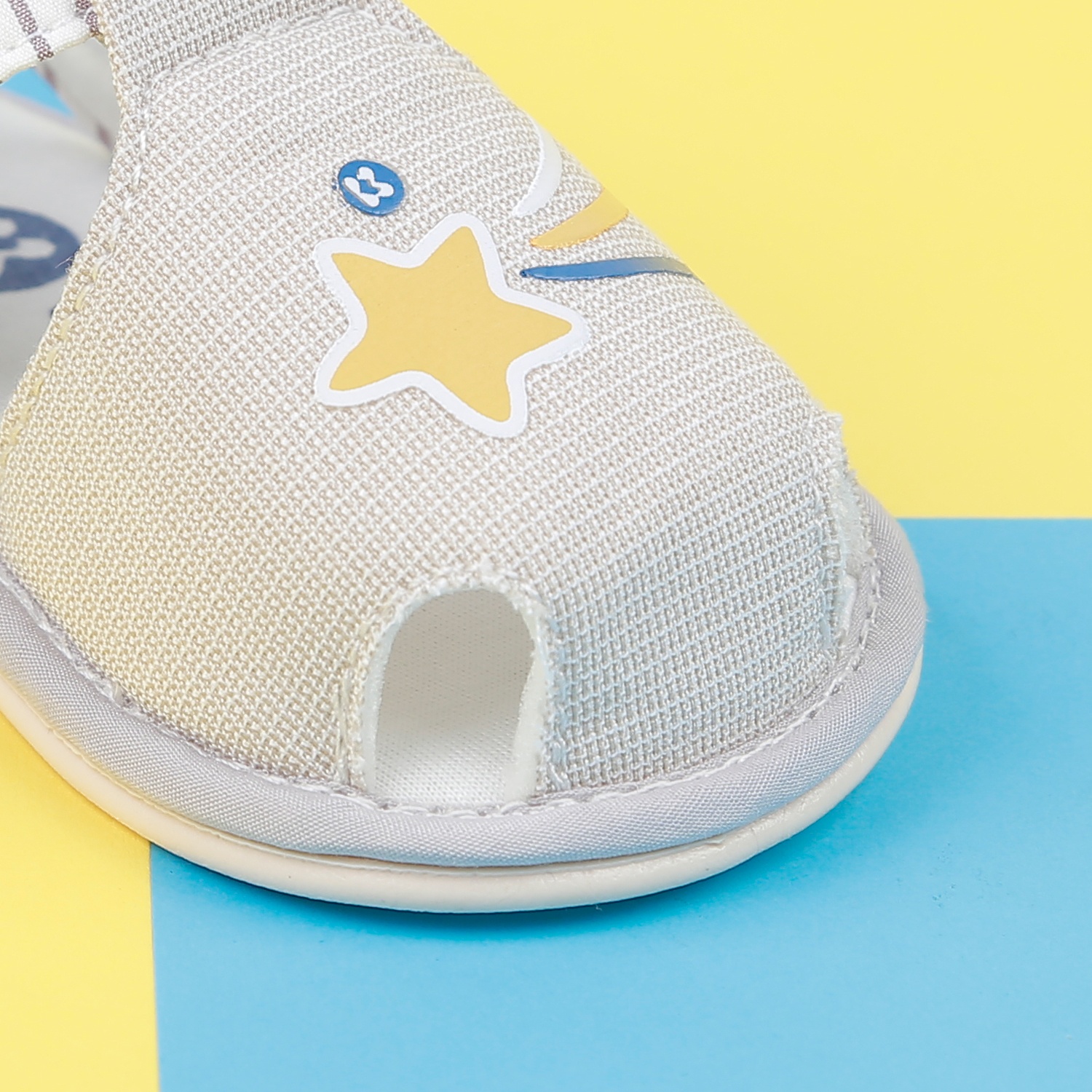 Dép sandal tập đi KidsPlaza 22K-S5 in sao (Ghi) hình 3