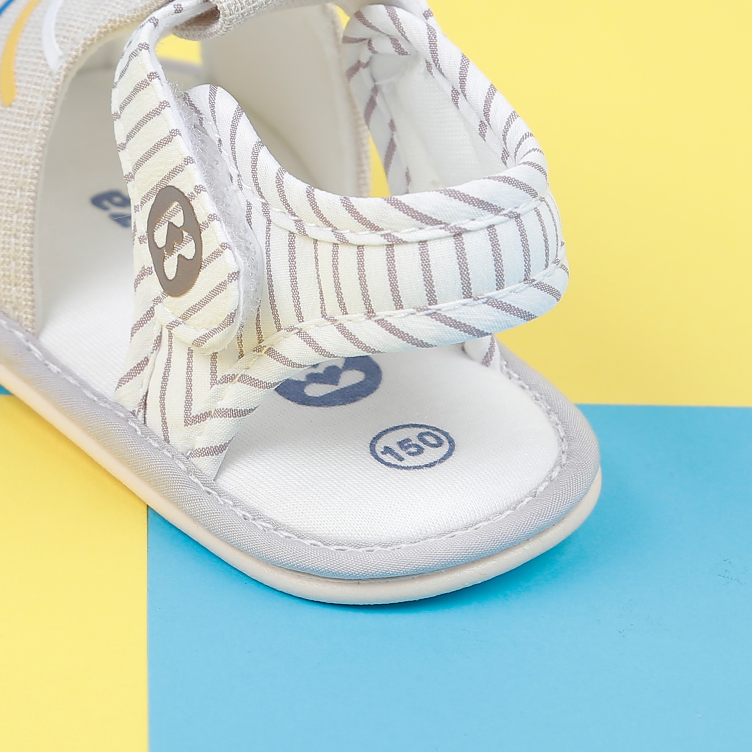 Dép sandal tập đi KidsPlaza 22K-S5 in sao (Ghi) hình 5