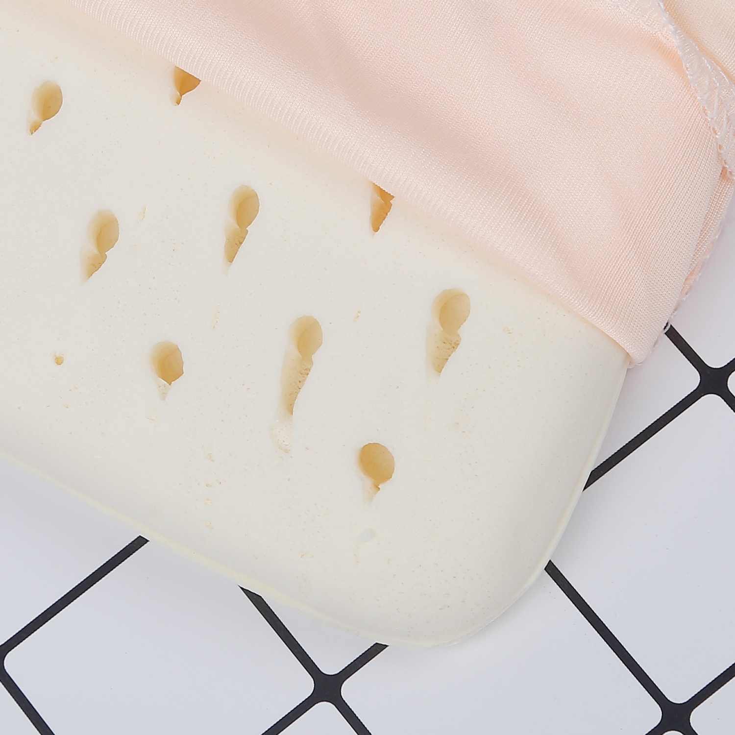 Gối sơ sinh cao su Liên Á TM22 35x17cm hình 2