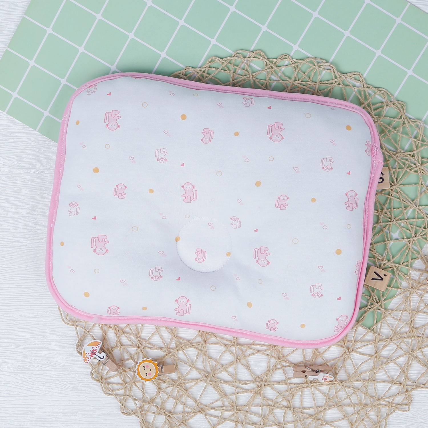 Gối lõm sơ sinh KidsPlaza TM21 (Trắng Hồng) hình 1