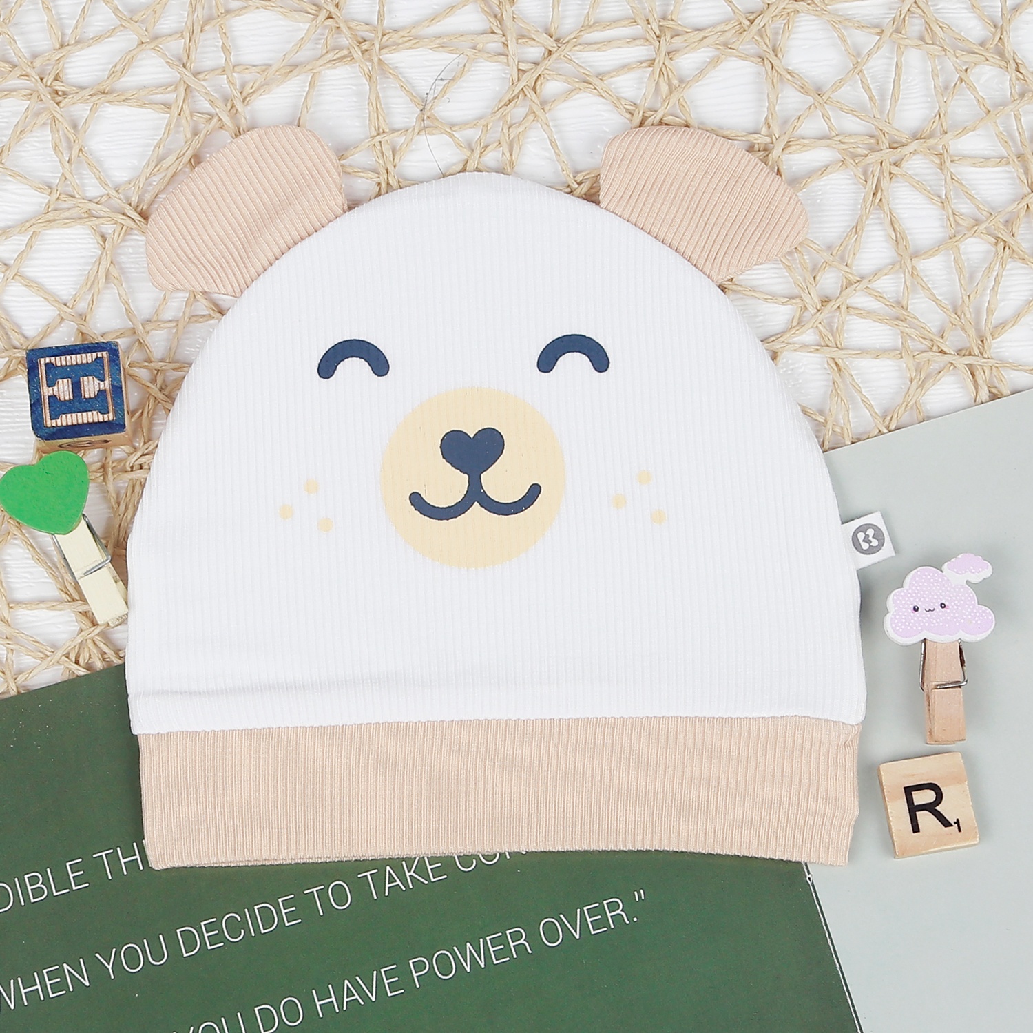 Mũ sơ sinh kẻ tăm KidsPlaza hình gấu ND22T (Trắng be) hình 1