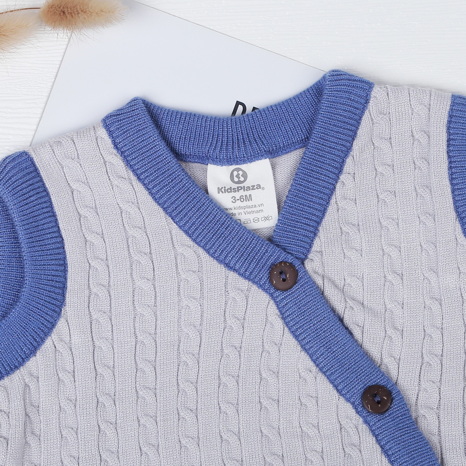 Áo gile len bé trai KidsPlaza ND22D (Ghi sáng) hình 2