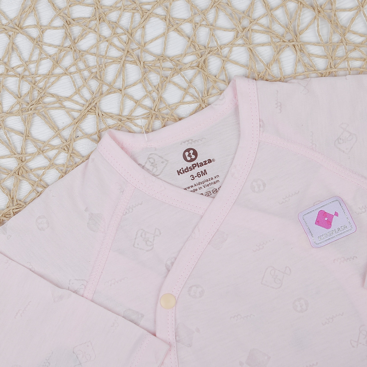 Bộ quần áo dài tay cài chéo KidsPlaza in cá HN21T (Hồng) hình 3